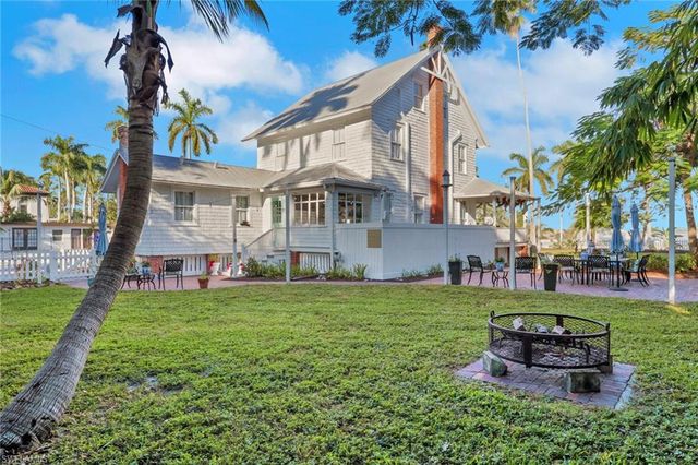 2582 1st ST, Fort Myers, FL 33901