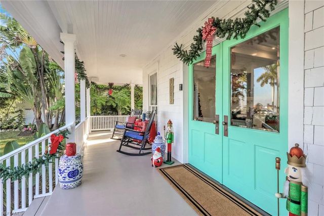 2582 1st ST, Fort Myers, FL 33901