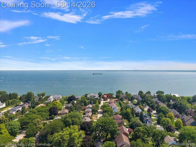 16845 Maumee Avenue, Grosse Pointe, MI 48230