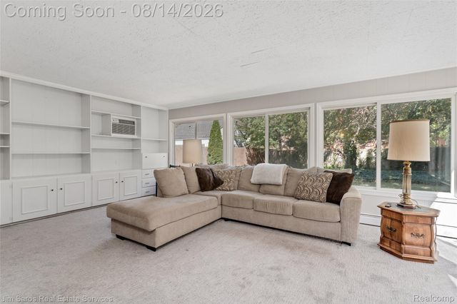 16845 Maumee Avenue, Grosse Pointe, MI 48230