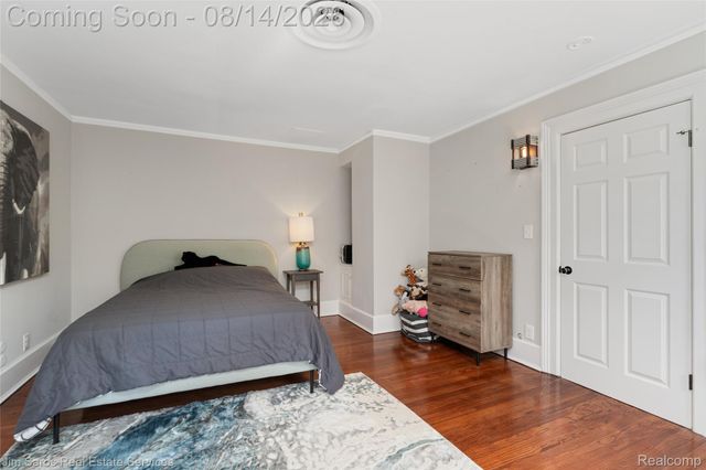 16845 Maumee Avenue, Grosse Pointe, MI 48230