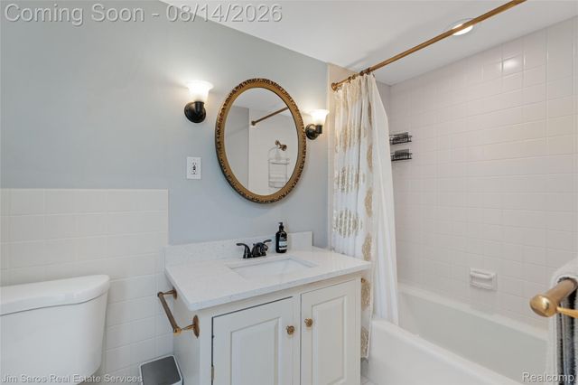 16845 Maumee Avenue, Grosse Pointe, MI 48230