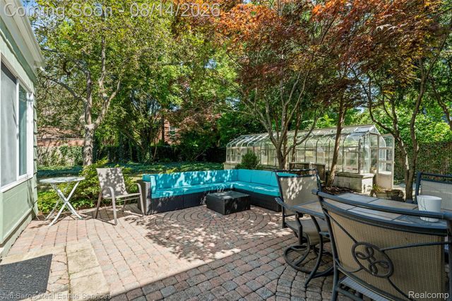 16845 Maumee Avenue, Grosse Pointe, MI 48230
