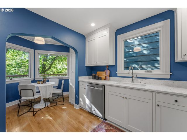 3148 Sw FAIRVIEW Blvd, Portland, OR 97205