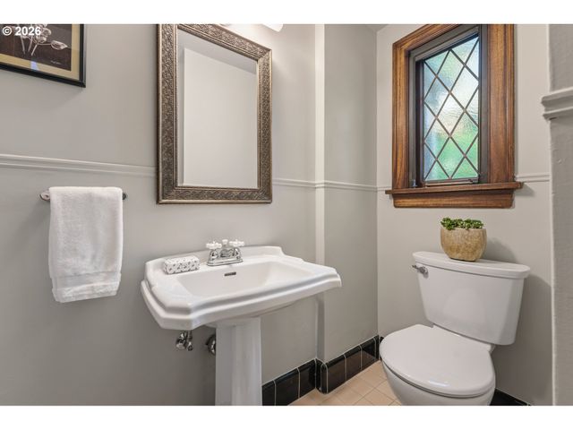 3148 Sw FAIRVIEW Blvd, Portland, OR 97205