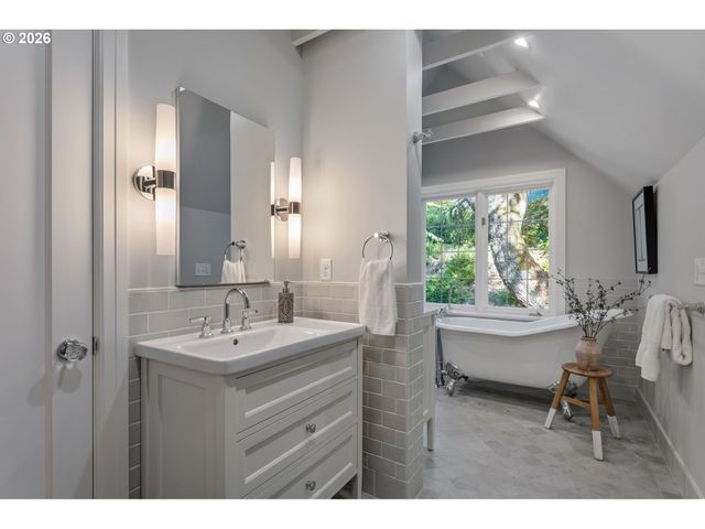 3148 Sw FAIRVIEW Blvd, Portland, OR 97205