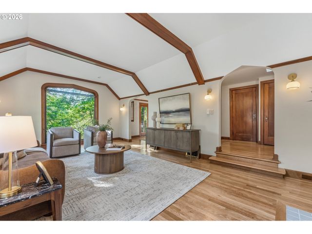 3148 Sw FAIRVIEW Blvd, Portland, OR 97205