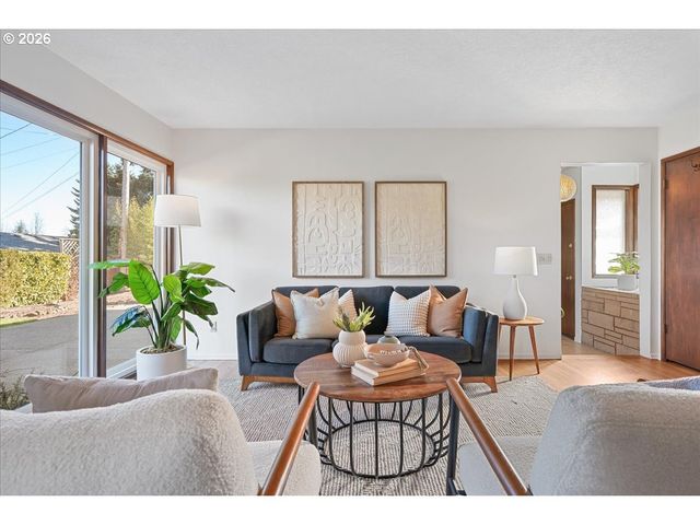 13705 Ne SACRAMENTO St, Portland, OR 97230