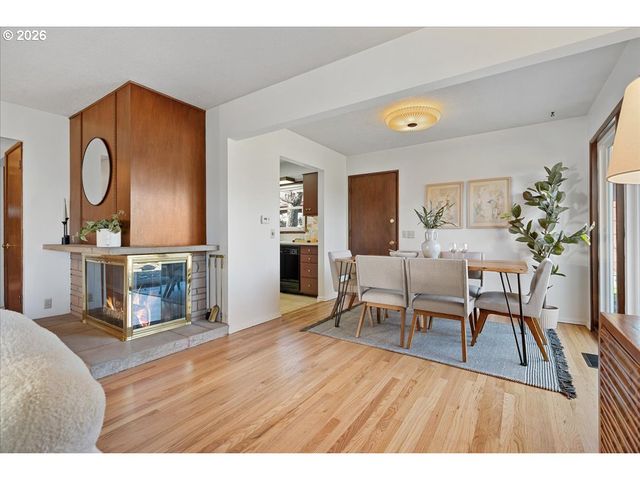 13705 Ne SACRAMENTO St, Portland, OR 97230