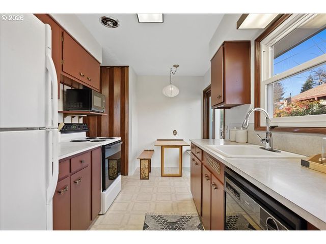 13705 Ne SACRAMENTO St, Portland, OR 97230