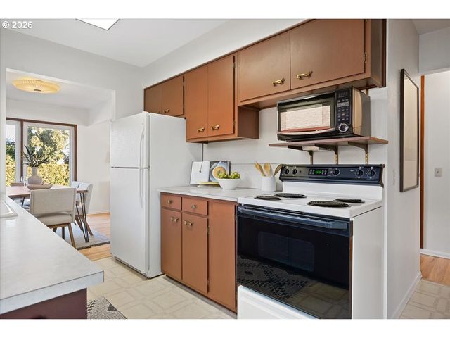 13705 Ne SACRAMENTO St, Portland, OR 97230