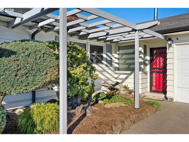 13705 Ne SACRAMENTO St, Portland, OR 97230