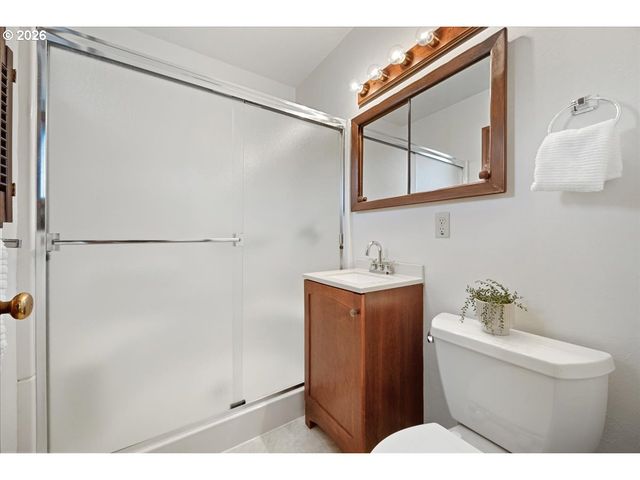 13705 Ne SACRAMENTO St, Portland, OR 97230