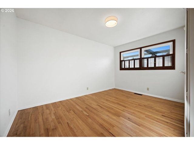 13705 Ne SACRAMENTO St, Portland, OR 97230