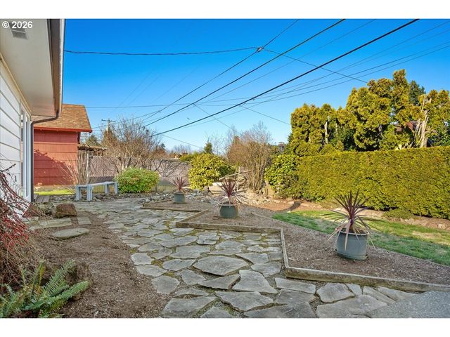 13705 Ne SACRAMENTO St, Portland, OR 97230