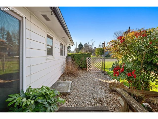 13705 Ne SACRAMENTO St, Portland, OR 97230