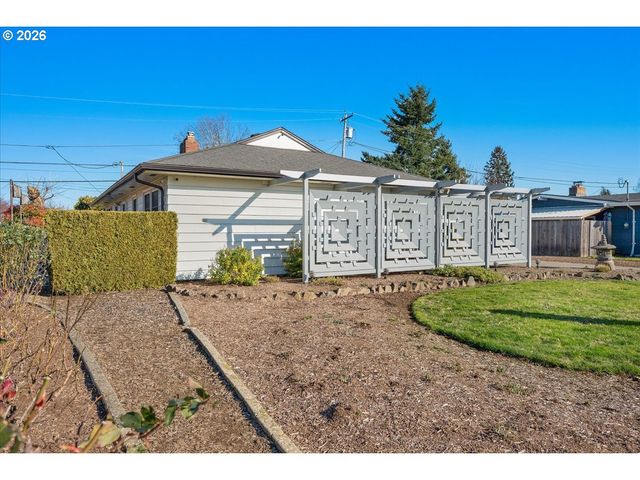 13705 Ne SACRAMENTO St, Portland, OR 97230