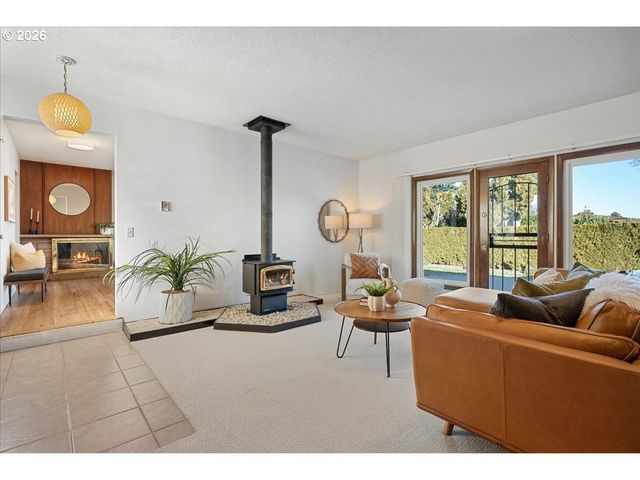 13705 Ne SACRAMENTO St, Portland, OR 97230