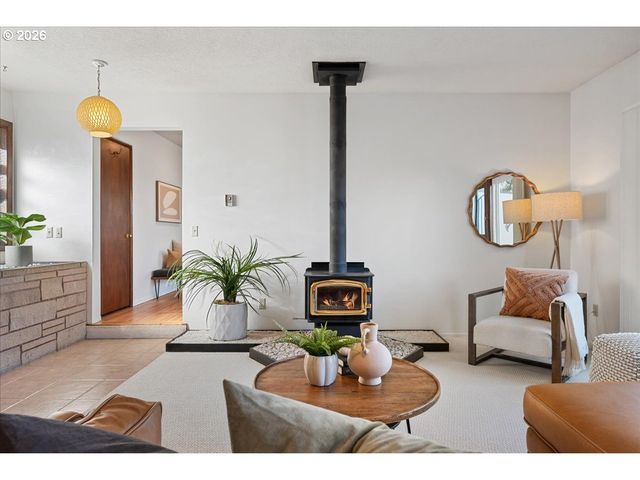 13705 Ne SACRAMENTO St, Portland, OR 97230