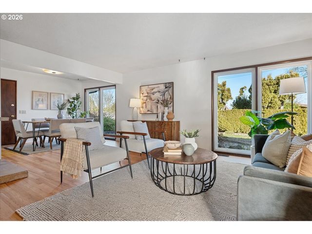 13705 Ne SACRAMENTO St, Portland, OR 97230