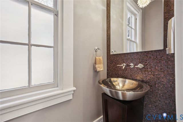 2005 Stuart Ave, Richmond, VA 23220