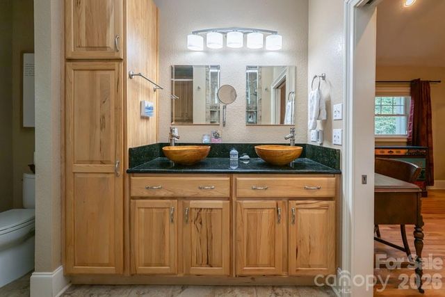 25 Mineral Springs Road, Asheville, NC 28805