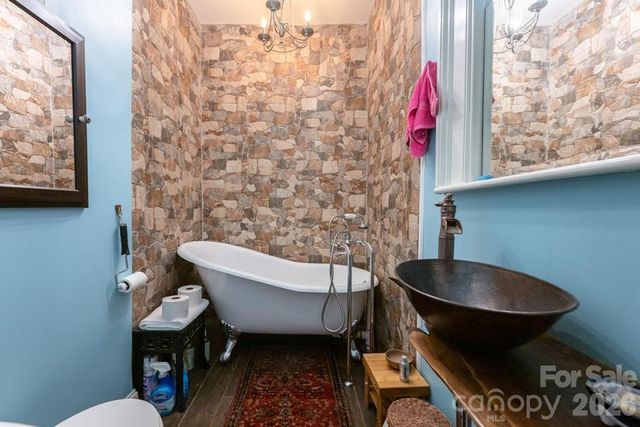 25 Mineral Springs Road, Asheville, NC 28805