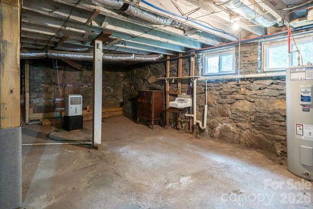 25 Mineral Springs Road, Asheville, NC 28805