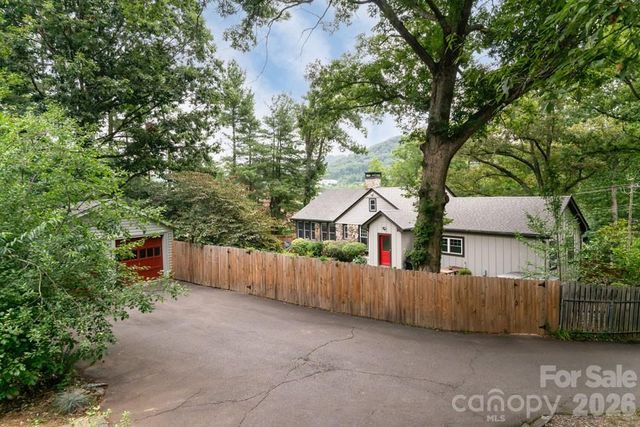 25 Mineral Springs Road, Asheville, NC 28805