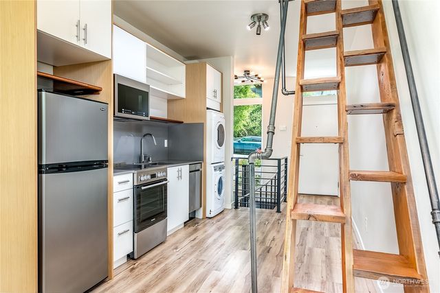 3855 21st Avenue SW, Seattle, WA 98106