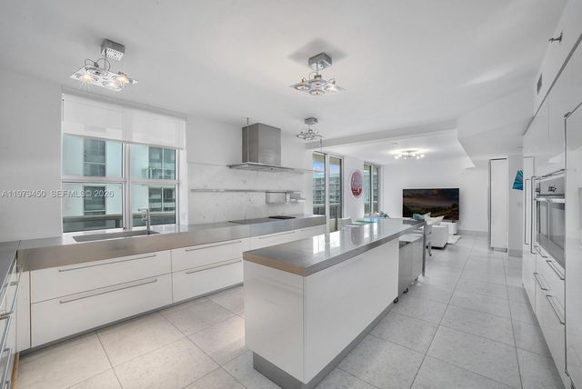 5801 Collins Avenue 1200, Miami Beach, FL 33140