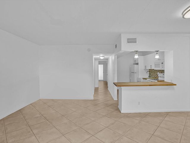 320 S Surf Road 402, Hollywood, FL 33019