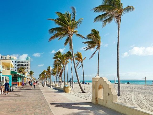 320 S Surf Road 402, Hollywood, FL 33019