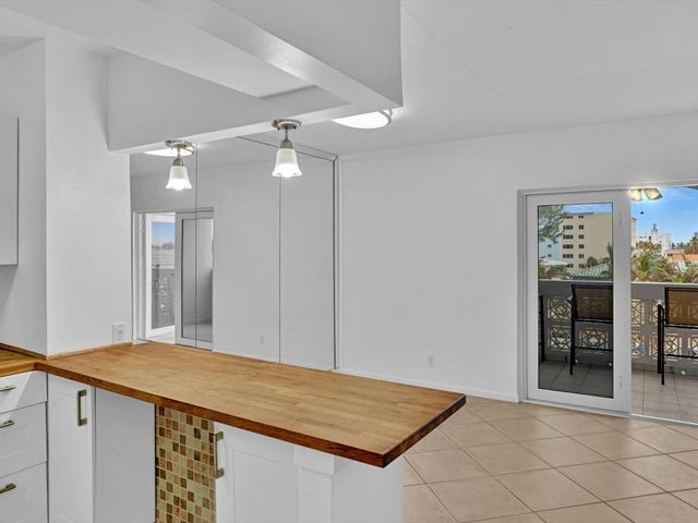 320 S Surf Road 402, Hollywood, FL 33019