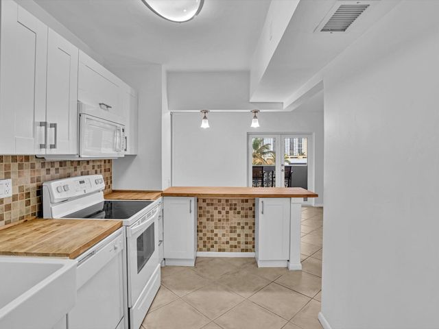 320 S Surf Road 402, Hollywood, FL 33019