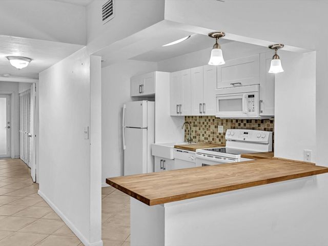 320 S Surf Road 402, Hollywood, FL 33019