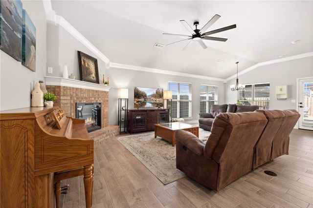 5558 Clear Springs Avenue, Springdale, AR 72762