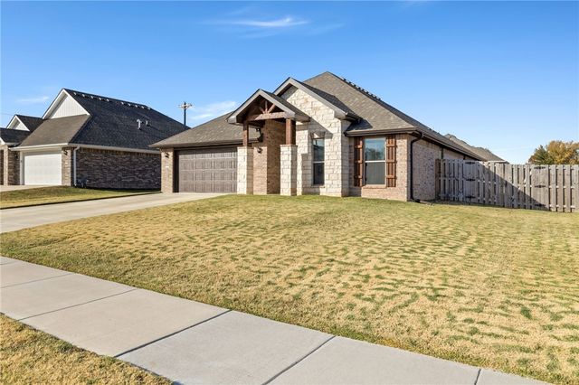 5558 Clear Springs Avenue, Springdale, AR 72762