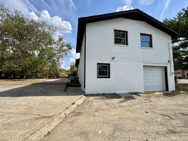 3074 Richmond Hill Dr, Nashville, TN 37207