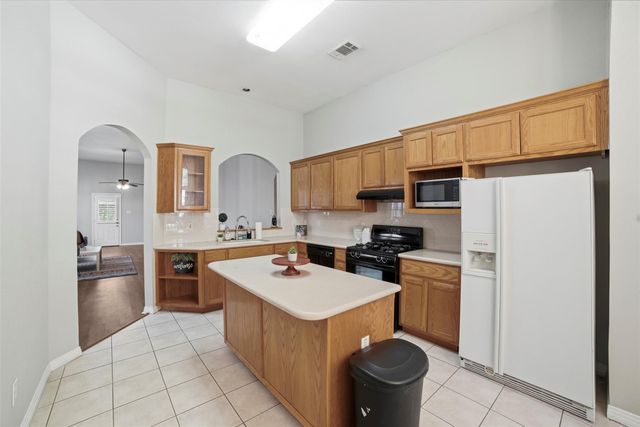 409 E Austin Ave, Round Rock, TX 78664