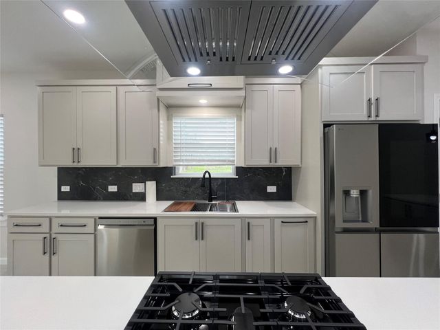 817 Center Street, Richmond, TX 77469