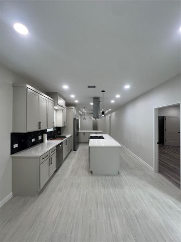 817 Center Street, Richmond, TX 77469