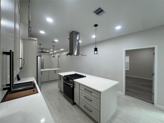 817 Center Street, Richmond, TX 77469