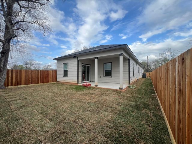 817 Center Street, Richmond, TX 77469