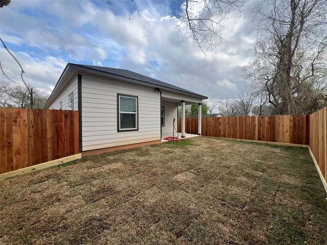 817 Center Street, Richmond, TX 77469