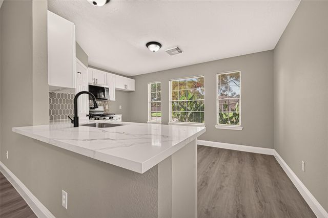 4718 Fairgreen Lane, Houston, TX 77048