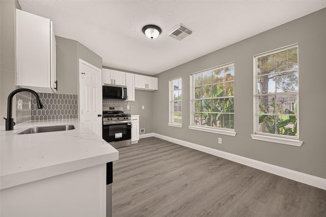 4718 Fairgreen Lane, Houston, TX 77048