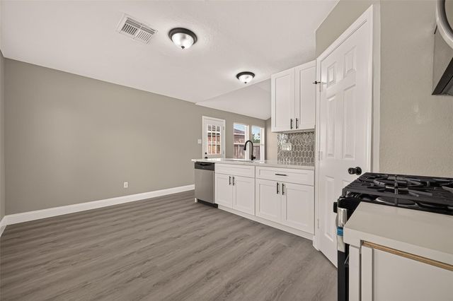 4718 Fairgreen Lane, Houston, TX 77048