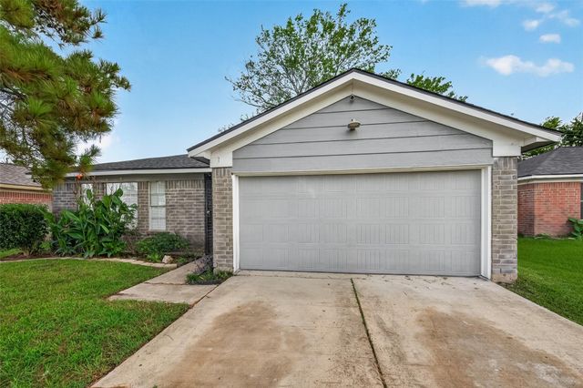 4718 Fairgreen Lane, Houston, TX 77048
