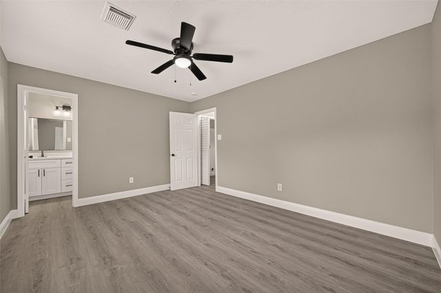 4718 Fairgreen Lane, Houston, TX 77048
